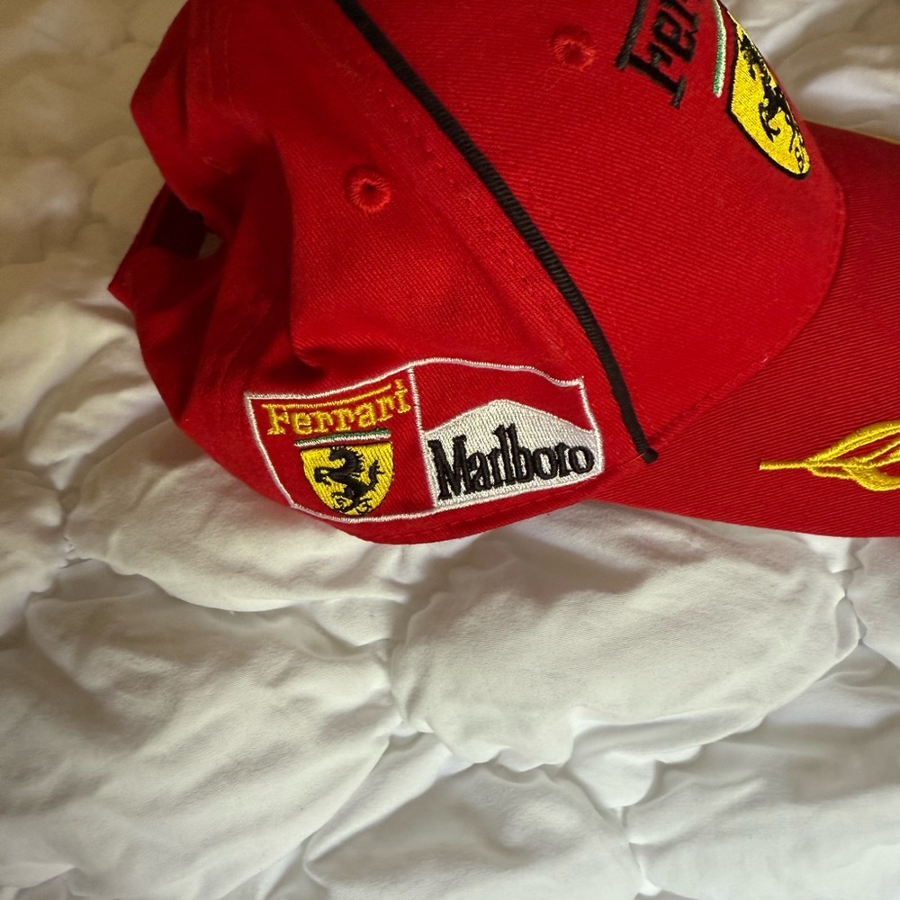 Scuderia Ferrari F1 Marlboro Cap - Picture 4 of 5